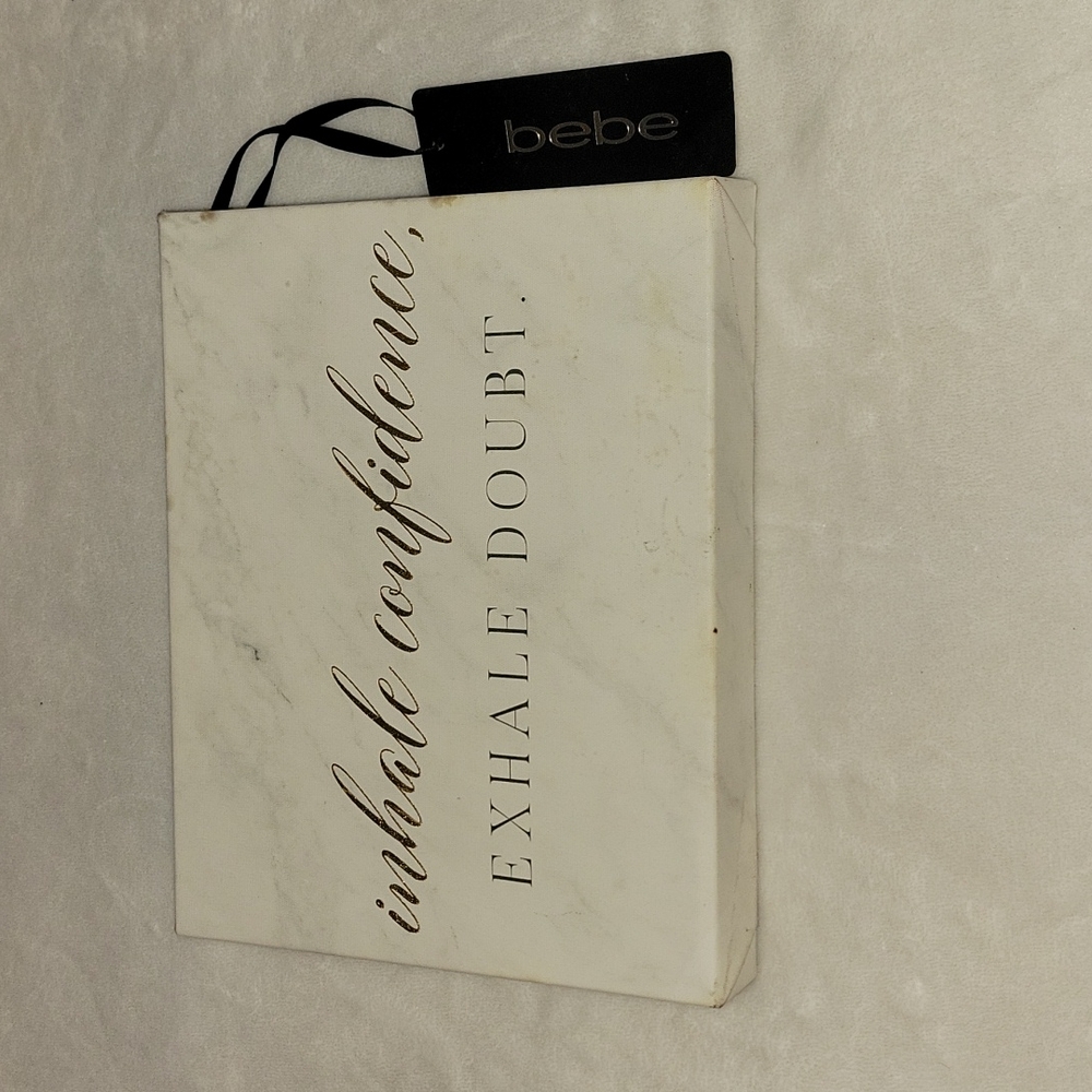 Confidence Signage Decor
